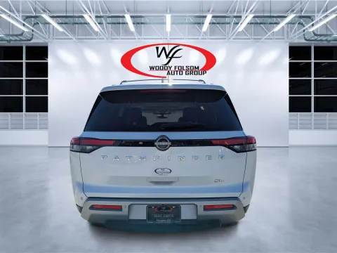 More photos of 2024 Nissan Pathfinder SL at Woody Folsom CDJR of Douglas, GA