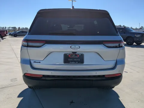 More photos of 2025 Jeep Grand Cherokee Limited at Woody Folsom CDJR of Douglas, GA