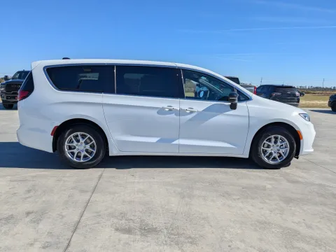 Another view of 2026 Chrysler Pacifica Select for sale in Douglas, GA at Woody Folsom CDJR of Douglas