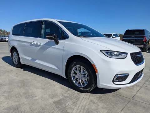 Photos of 2026 Chrysler Pacifica Select for sale in Douglas, GA at Woody Folsom CDJR of Douglas