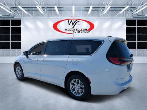 More photos of 2026 Chrysler Pacifica Select at Woody Folsom CDJR of Douglas, GA