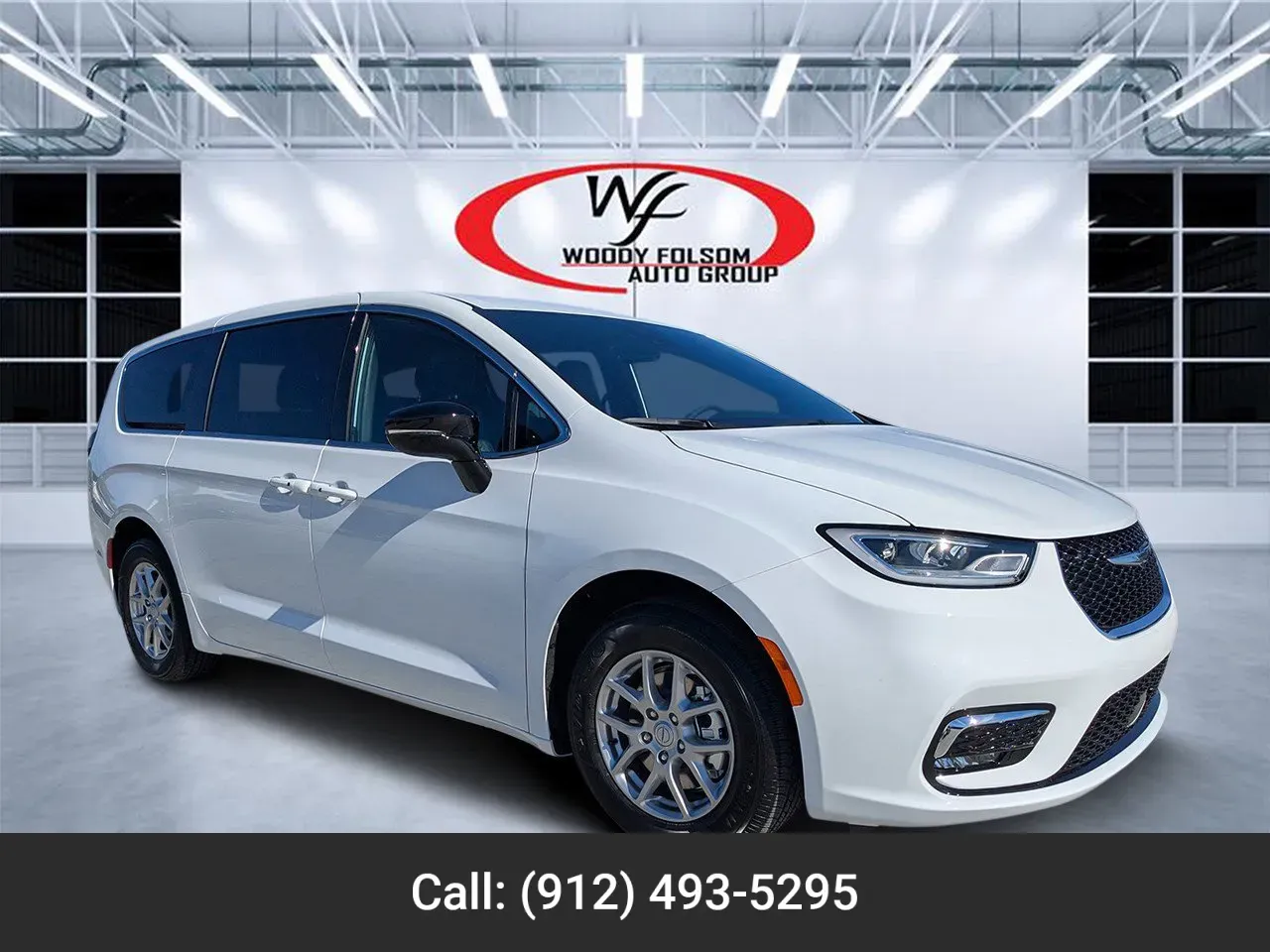 2026 Chrysler Pacifica Select's photo