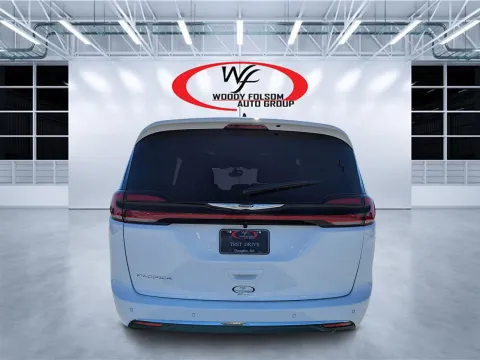 More photos of 2026 Chrysler Pacifica Select at Woody Folsom CDJR of Douglas, GA