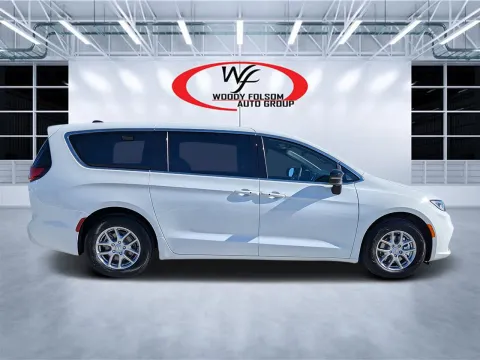Photos of 2026 Chrysler Pacifica Select for sale in Douglas, GA at Woody Folsom CDJR of Douglas