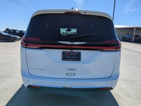 More photos of 2026 Chrysler Pacifica Select at Woody Folsom CDJR of Douglas, GA