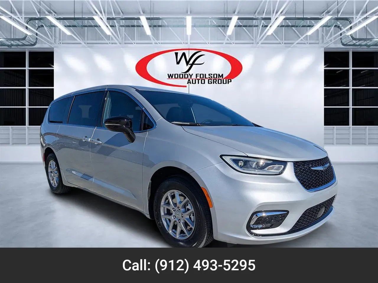 2026 Chrysler Pacifica Select's photo