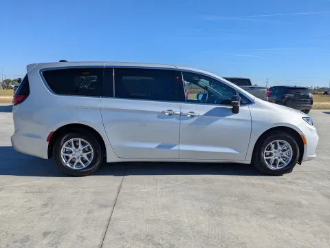 Another view of 2026 Chrysler Pacifica Select for sale in Douglas, GA at Woody Folsom CDJR of Douglas