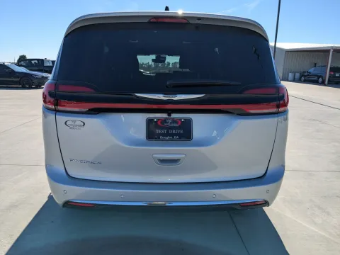 More photos of 2026 Chrysler Pacifica Select at Woody Folsom CDJR of Douglas, GA