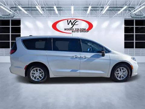 Photos of 2026 Chrysler Pacifica Select for sale in Douglas, GA at Woody Folsom CDJR of Douglas