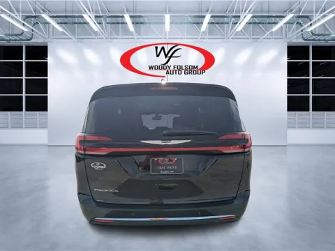 More photos of 2026 Chrysler Pacifica Select at Woody Folsom CDJR of Douglas, GA