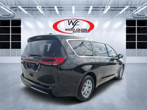 Another view of 2026 Chrysler Pacifica Select for sale in Douglas, GA at Woody Folsom CDJR of Douglas