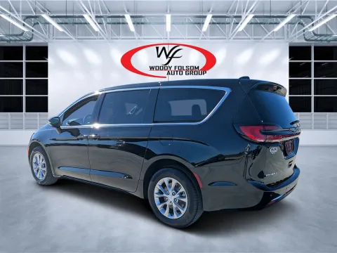 More photos of 2026 Chrysler Pacifica Select at Woody Folsom CDJR of Douglas, GA
