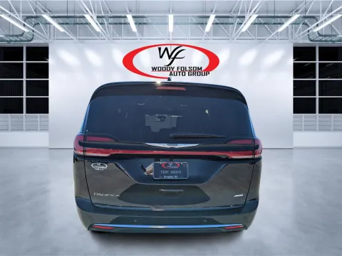 More photos of 2026 Chrysler Pacifica Select at Woody Folsom CDJR of Douglas, GA