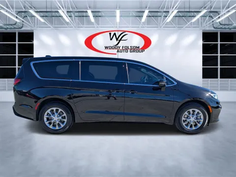 Photos of 2026 Chrysler Pacifica Select for sale in Douglas, GA at Woody Folsom CDJR of Douglas