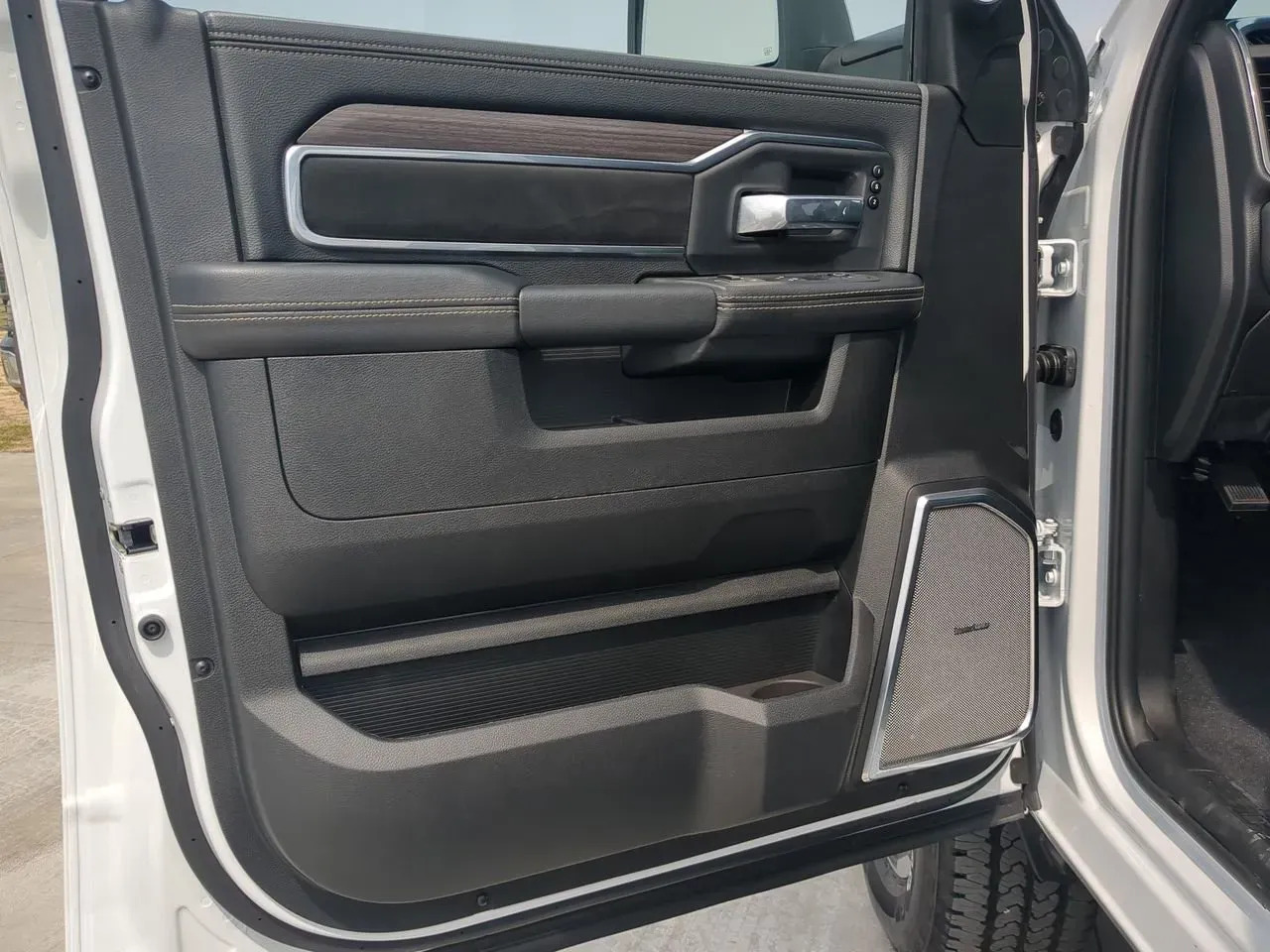 2025 RAM 2500 Laramie - Photo 28