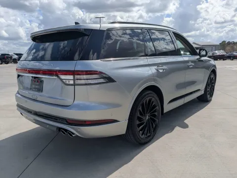 More photos of 2024 Lincoln Aviator Reserve at Woody Folsom CDJR of Douglas, GA