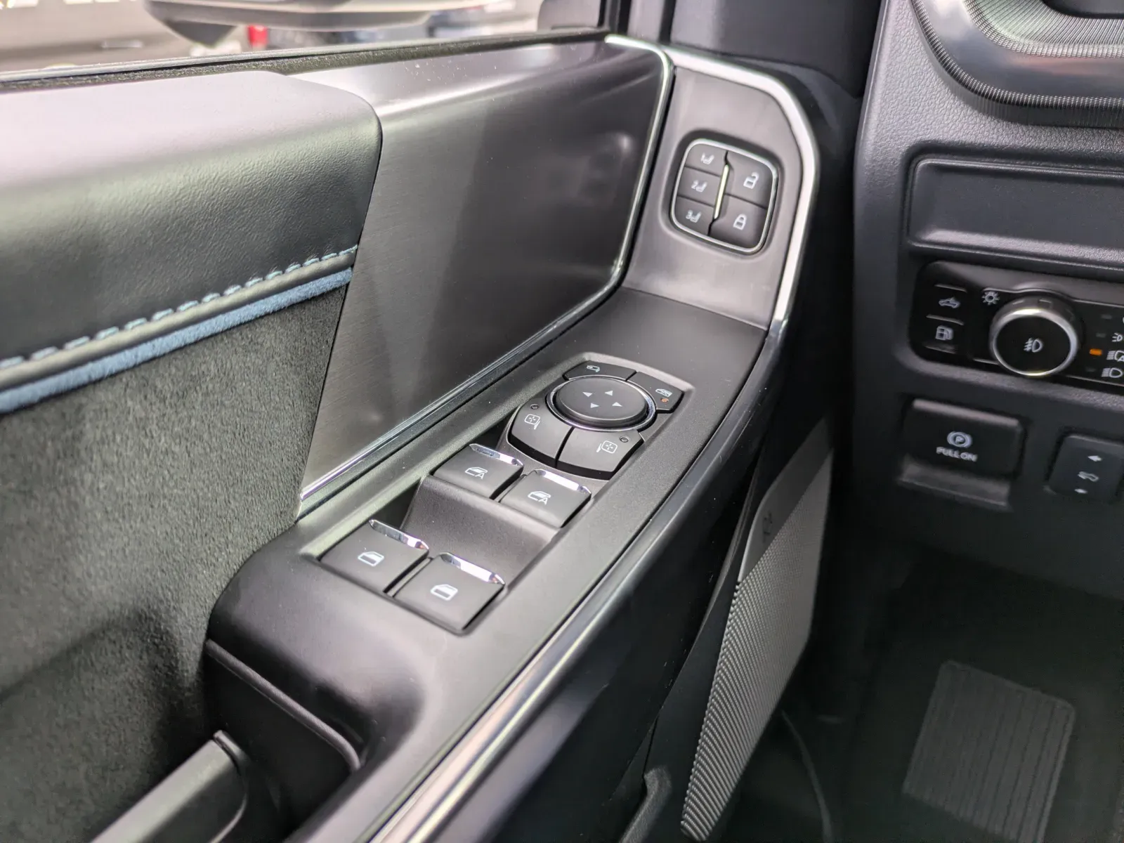 2025 Ford F-150 Platinum - Photo 26