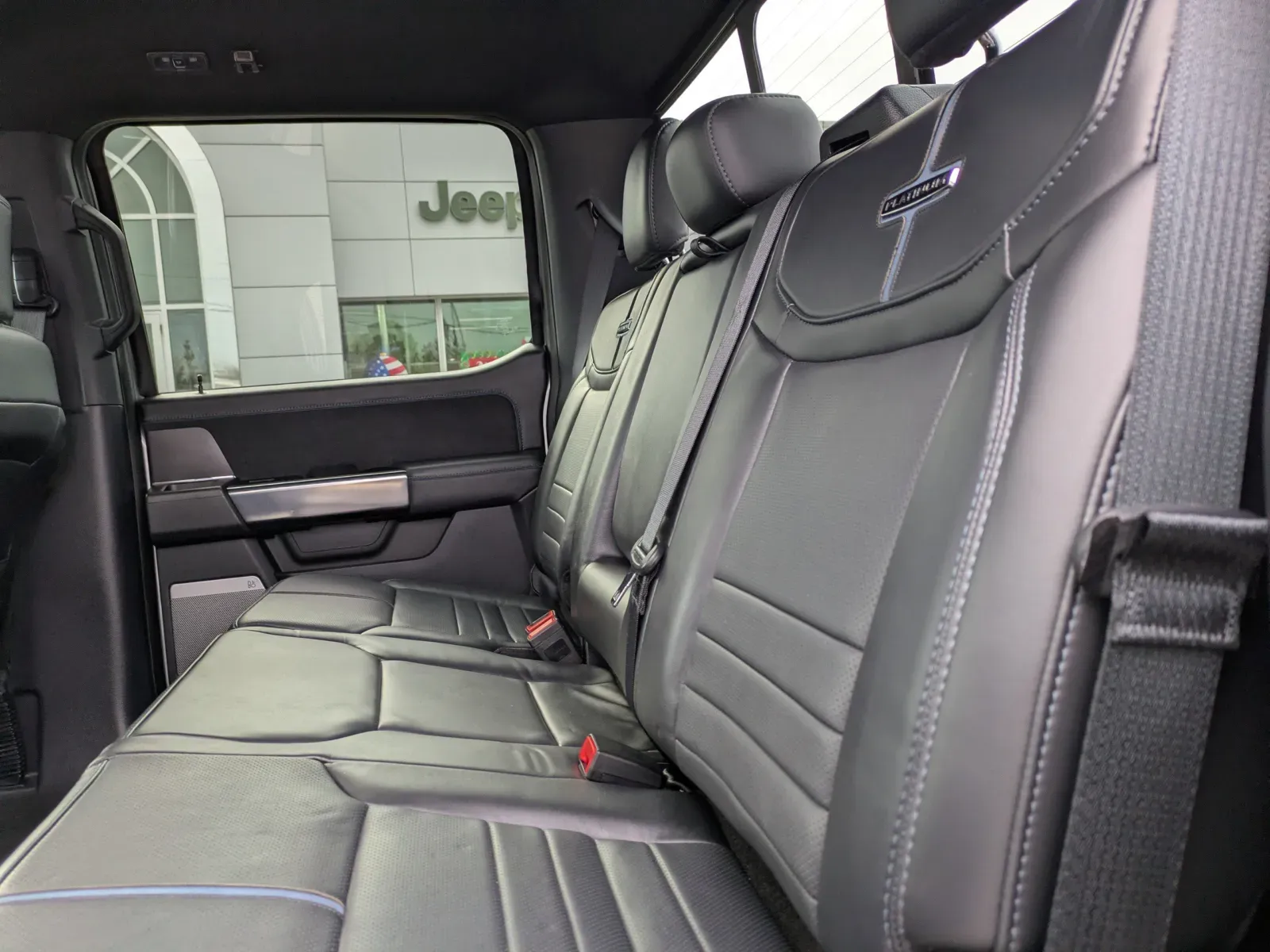 2025 Ford F-150 Platinum - Photo 13
