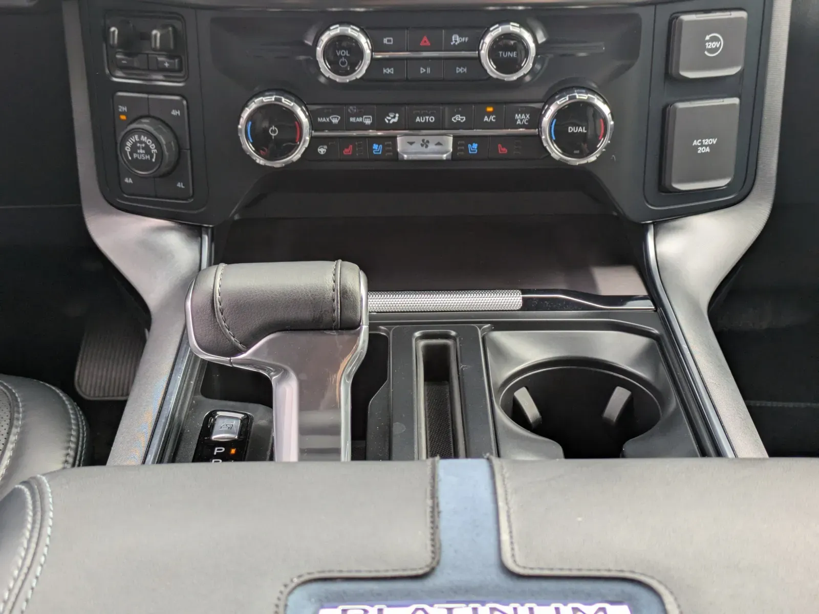 2025 Ford F-150 Platinum - Photo 19