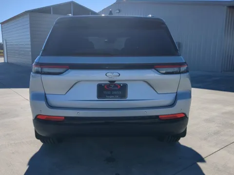 More photos of 2025 Jeep Grand Cherokee Altitude X at Woody Folsom CDJR of Douglas, GA