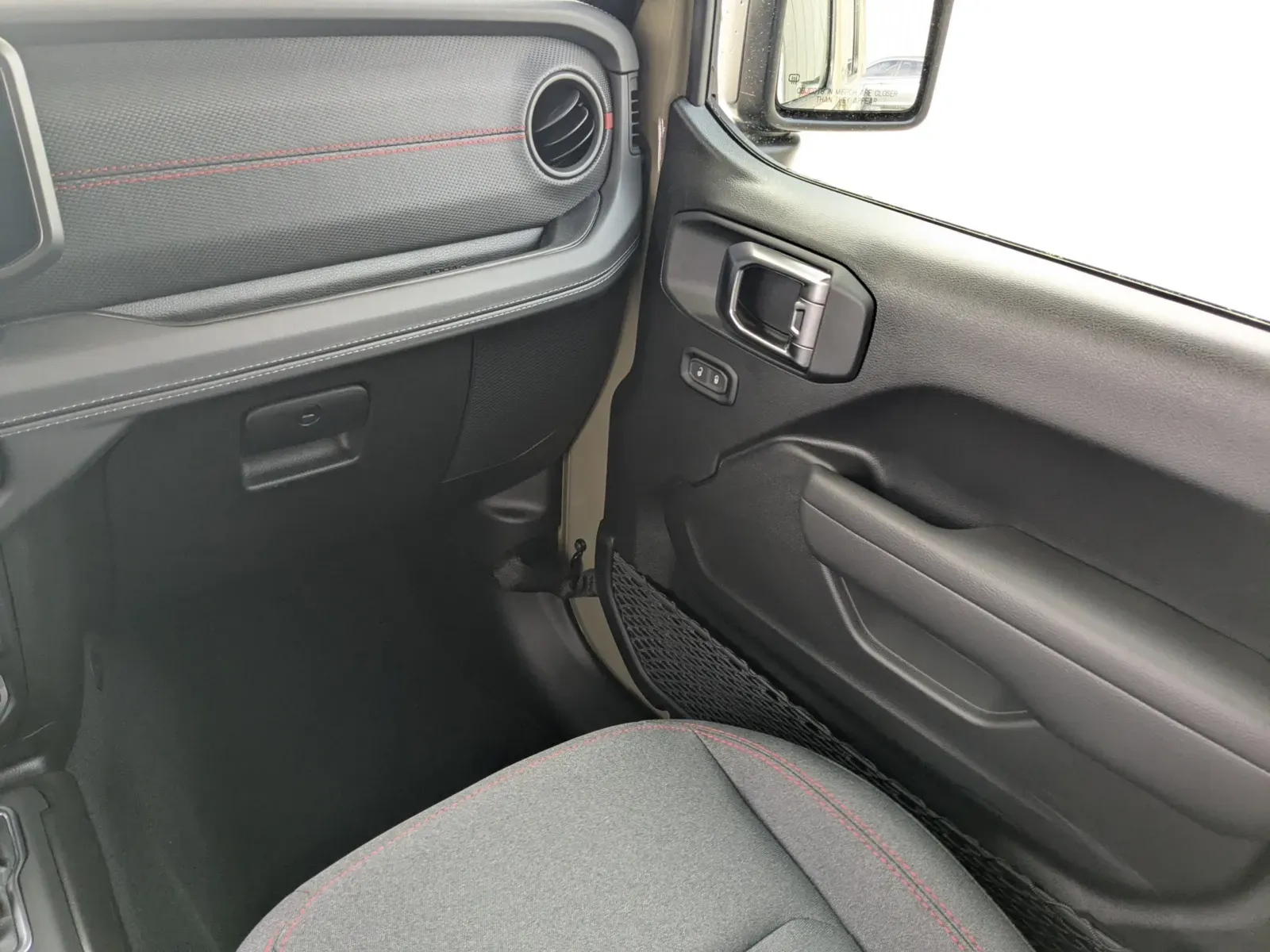 2025 Jeep Wrangler 4-Door Rubicon - Photo 16