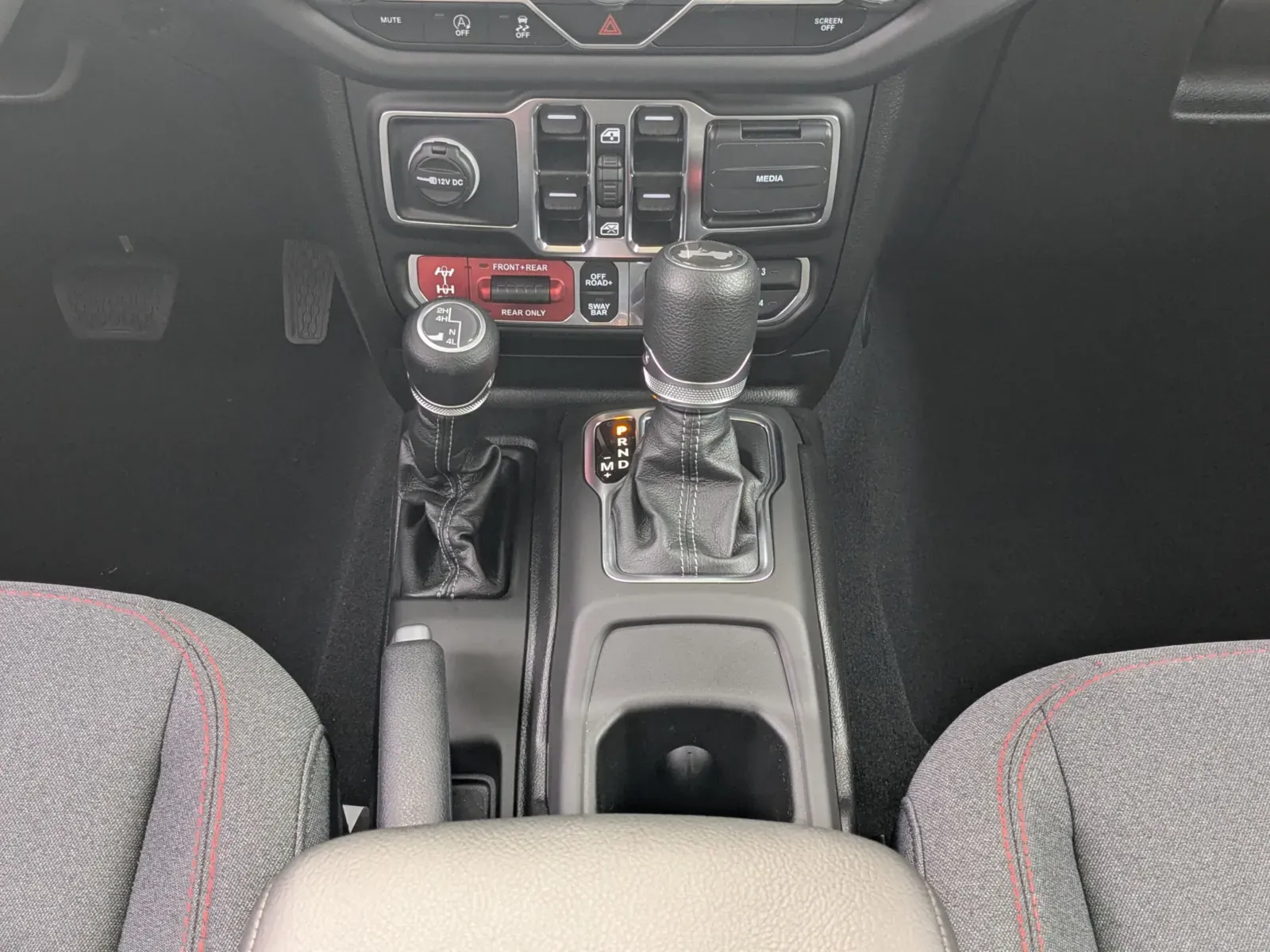 2025 Jeep Wrangler 4-Door Rubicon - Photo 18