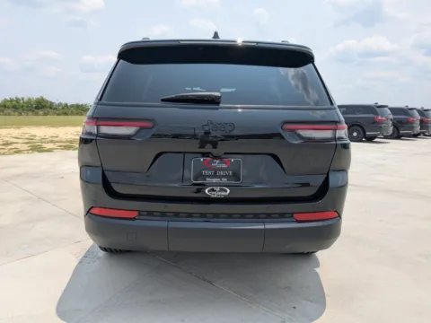 More photos of 2025 Jeep Grand Cherokee L Altitude at Woody Folsom CDJR of Douglas, GA