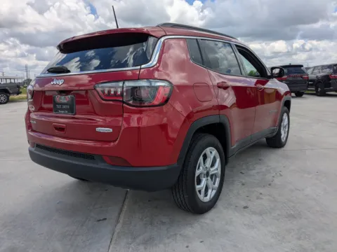 More photos of 2025 Jeep Compass Latitude at Woody Folsom CDJR of Douglas, GA