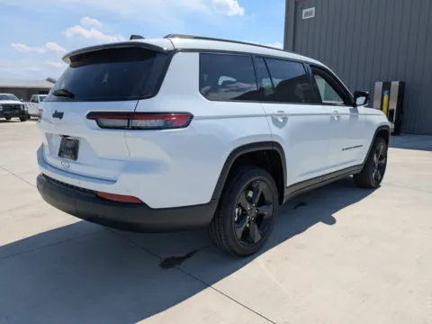 More photos of 2025 Jeep Grand Cherokee L Altitude at Woody Folsom CDJR of Douglas, GA