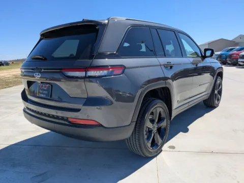 More photos of 2025 Jeep Grand Cherokee Altitude X at Woody Folsom CDJR of Douglas, GA