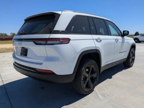 More photos of 2025 Jeep Grand Cherokee Altitude X at Woody Folsom CDJR of Douglas, GA