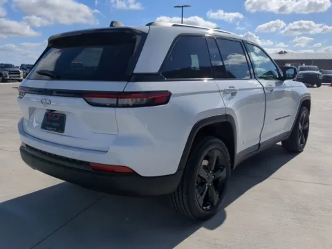 More photos of 2025 Jeep Grand Cherokee Altitude X at Woody Folsom CDJR of Douglas, GA