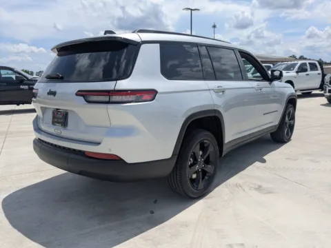 More photos of 2025 Jeep Grand Cherokee L Altitude at Woody Folsom CDJR of Douglas, GA