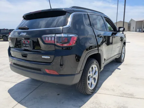More photos of 2025 Jeep Compass Latitude at Woody Folsom CDJR of Douglas, GA