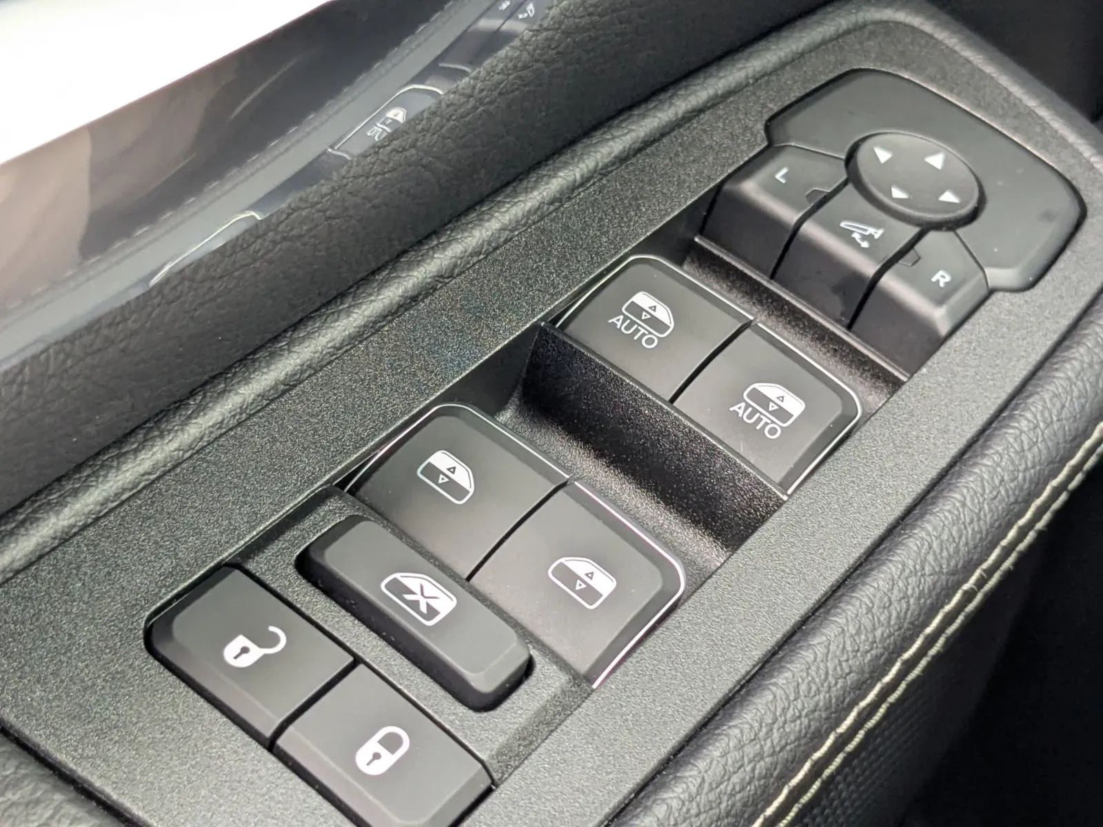2025 RAM 1500 Laramie - Photo 17