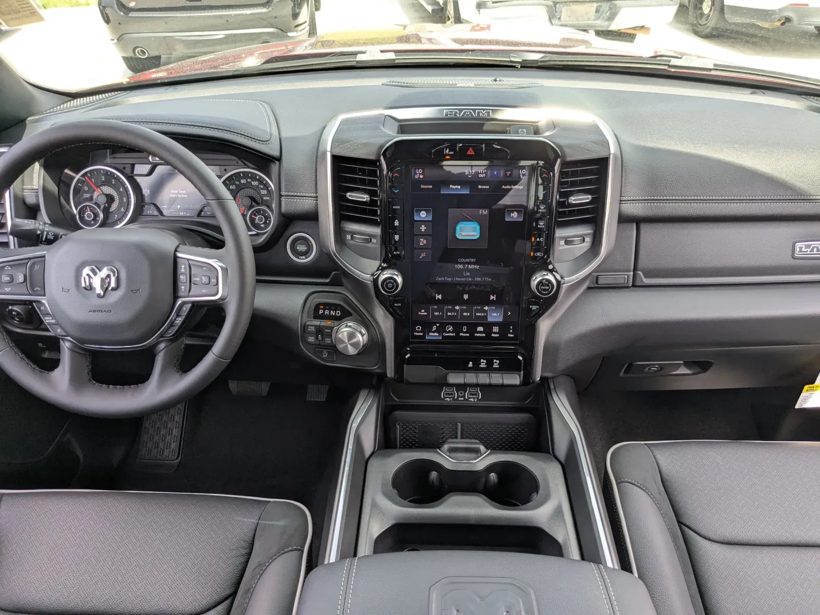 2025 RAM 1500 Laramie - Photo 10