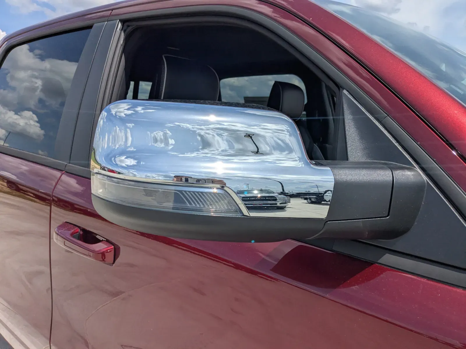 2025 RAM 1500 Laramie - Photo 9
