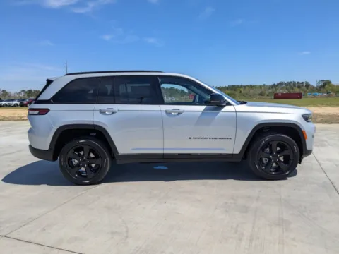 More photos of 2025 Jeep Grand Cherokee Altitude X at Woody Folsom CDJR of Douglas, GA