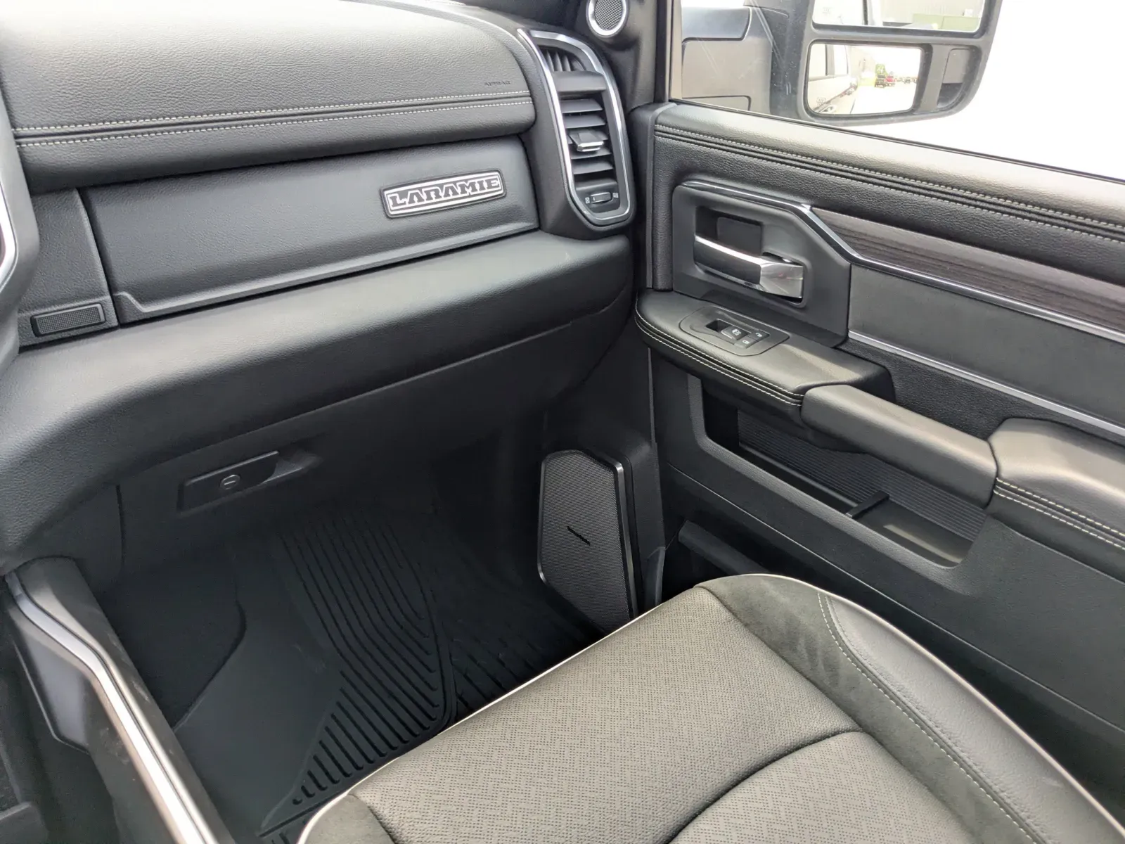 2025 RAM 2500 Laramie - Photo 13
