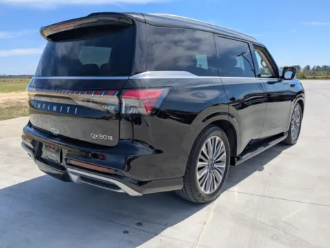 More photos of 2025 INFINITI QX80 SENSORY at Woody Folsom CDJR of Douglas, GA
