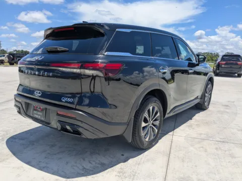 More photos of 2024 INFINITI QX60 PURE at Woody Folsom CDJR of Douglas, GA