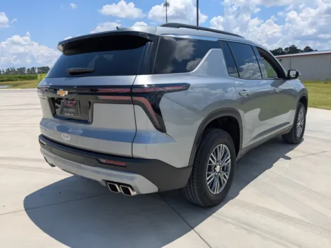 More photos of 2025 Chevrolet Traverse FWD LT at Woody Folsom CDJR of Douglas, GA
