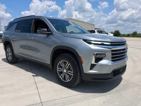 Photos of 2025 Chevrolet Traverse FWD LT for sale in Douglas, GA at Woody Folsom CDJR of Douglas