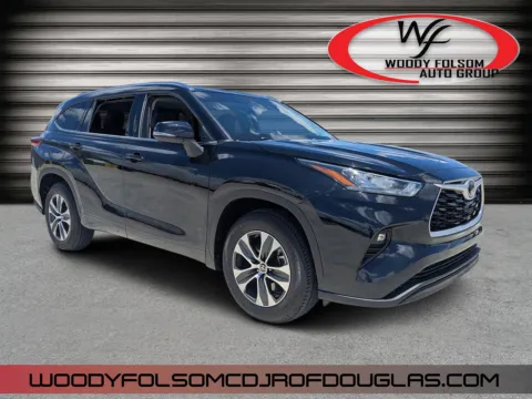 Black 2020 Toyota Highlander XLE for sale in Douglas, GA
