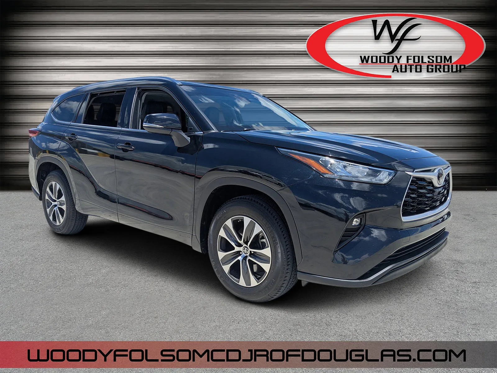 Black 2020 Toyota Highlander XLE for sale in Douglas, GA