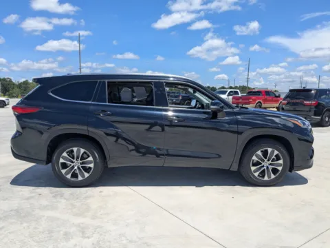 Another view of 2020 Toyota Highlander XLE for sale in Douglas, GA at Woody Folsom CDJR of Douglas