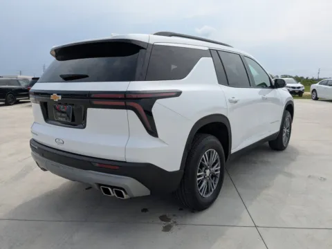 More photos of 2025 Chevrolet Traverse FWD LT at Woody Folsom CDJR of Douglas, GA