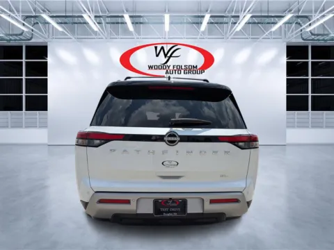 More photos of 2025 Nissan Pathfinder SL at Woody Folsom CDJR of Douglas, GA