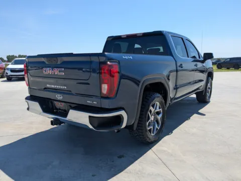 More photos of 2022 GMC Sierra 1500 SLE at Woody Folsom CDJR of Douglas, GA
