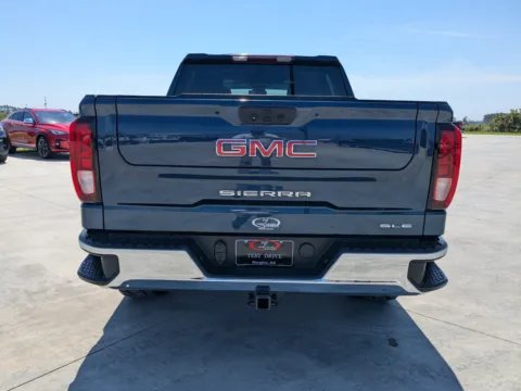More photos of 2022 GMC Sierra 1500 SLE at Woody Folsom CDJR of Douglas, GA